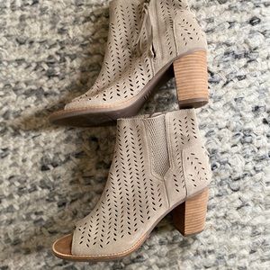 Toms Booties Size 9 Like New
